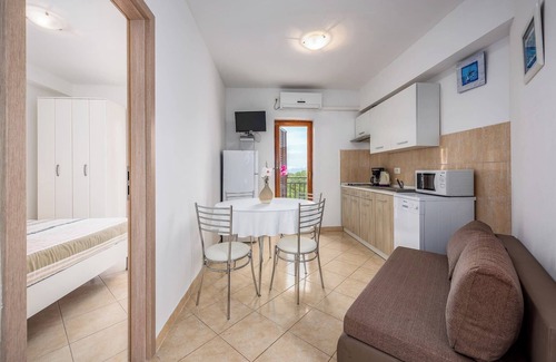 Drenje Apartment | Apartment in Drenje with Sea View & Sauna