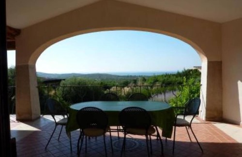 San Teodoro Villa | Apartment in fine villa with excellent sea view and well-kept garden.