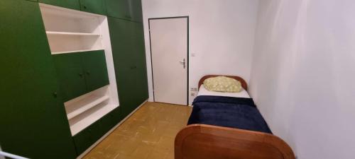 Fischamend Apartment | Apartment in Fischamend 2 Bedrooms - 3 Beds