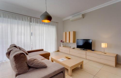 Sliema Apartment | Apartment In Fort Cambridge with Pool