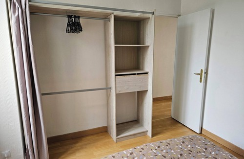 Salignac-Eyvignes Apartment | Apartment in the heart of the village of Salignac