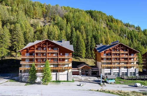 Allos Apartment | Apartment in France with Ski Slope Access