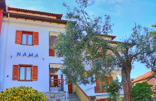 Chrisi Akti Apartment | Apartment in front of Skala Potamias beach