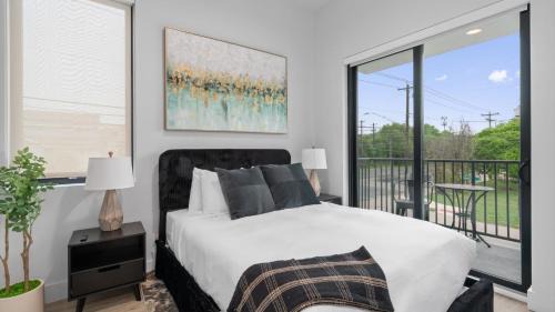 West Congress Apartment | Apartment in Hummingbird flats