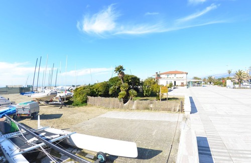 Lido di Camaiore Apartment | Apartment in Lido Di Camaiore with 1 bedrooms sleeps 3