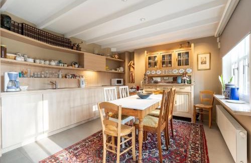Bazel House | Apartment in Kruibeke Wissekerke Castle, cleaning included