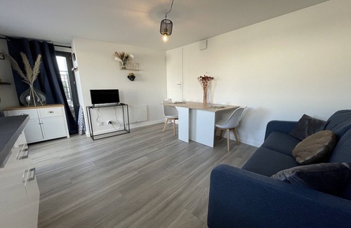 Le Mans House | Apartment in Le Mans with Private Parking