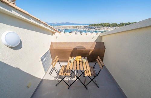 L'Escala Apartment | Apartment in L’Escala near Sandy Beaches