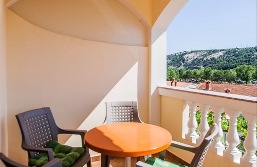 Lopar Apartment | Apartment in Lopar with Balcony, Air condition, WIFI, Washing machine (186-3)