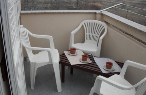 Lopar Apartment | Apartment in Lopar with Balcony, Air condition, WIFI (87-3)