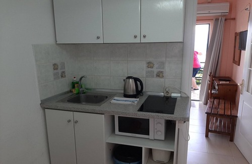Dafnata Apartment | Apartment in Mpenitses near Beaches & Pool