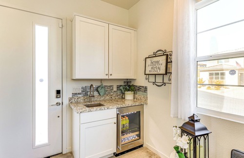 Las Vegas Apartment | Apartment in North Las Vegas w/Community Perks