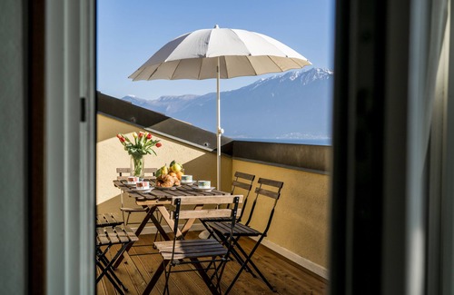 Gargnano Apartment | Apartment in olive grove directly on the lake