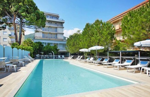 Pietra Ligure Hotel | Apartment in Pietra Ligure with garden