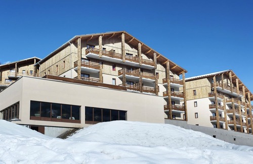 Pra Loup Apartment | Apartment in Pra Loup with balcony