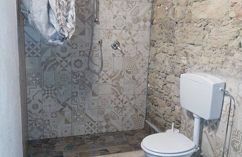 Livorno House | Apartment in rustic Tuscan farmhouse