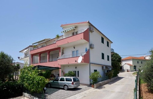 Seget Vranjica Apartment | Apartment in Seget Vranjica with Seaview, Balcony, Air condition, WIFI (5052-3)
