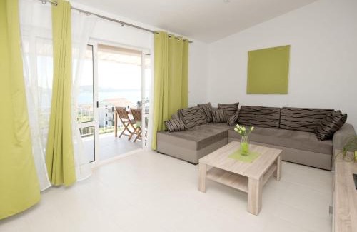 Seget Donji Apartment | Apartment in Seget Donji with terrace