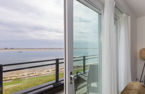 Sint-Annaland Apartment | Apartment in Sint-Annaland with Water Views