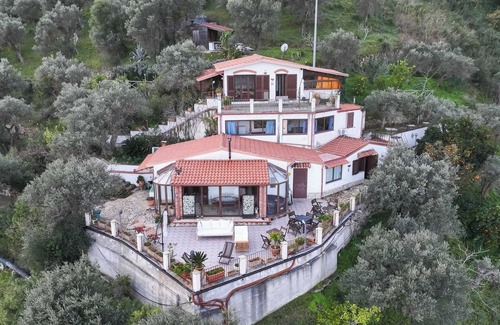 Reitano House | Apartment in studio villa called Vulcano sleeps 2