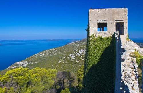 Sutomiscica Apartment | Apartment in Sutomišćica with sea view, balcony, air conditioning, WiFi (3573-2)