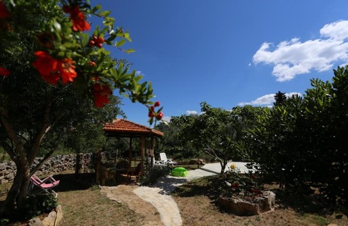 Sutomiscica Apartment | Apartment in Sutomišćica with sea view, balcony, air conditioning, WiFi (3573-2)