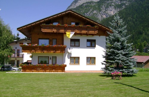 Laggio di Cadore Apartment | APARTMENT IN THE WHITE MAGIC OF THE DOLOMITES