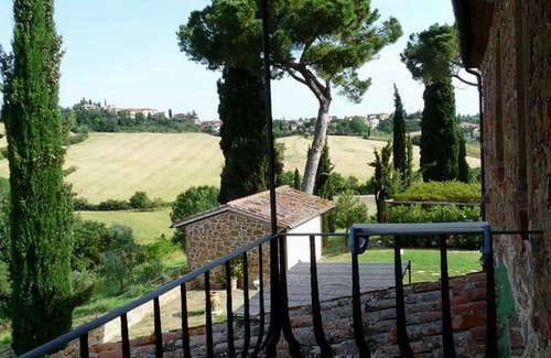 Torrita di Siena Apartment | Apartment in Torrita, balcony with view, pool,family friendly,Wi-Fi,up to 4 pers