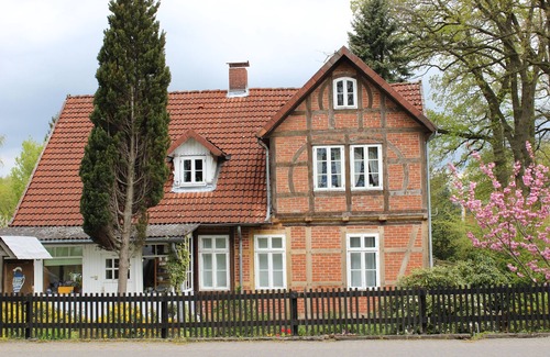 Hermannsburg Apartment | Apartment in the center, ground floor, family friendly, large garden.