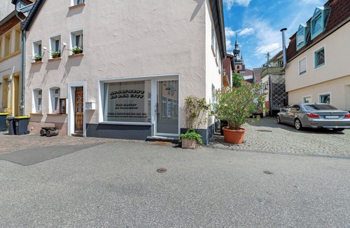 Sankt Wendel Apartment | Apartment in the City with Wi-Fi