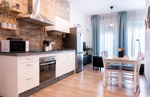 San Gil Apartment | Apartment 'In The Center Of Seville' with Balcony, Wi-Fi and Air Conditioning