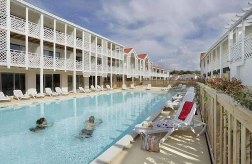 Mimizan-Plage Apartment | Apartment in the center of Mimizan with swimming pool and barbecue