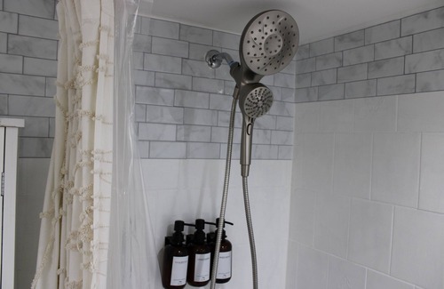 Near Northeast Apartment | Apartment in the heart of DC for families and friends—with private parking!
