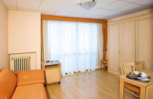 Baveno Apartment | Apartment in the Residence dei Fiori, Baveno