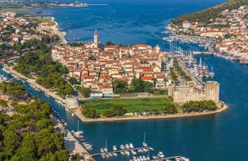 Trogir Apartment | Apartment in Trogir with sea view, terrace, air conditioning, Wi-Fi (3788-2)