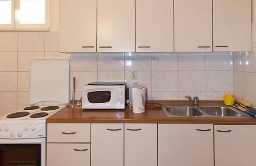 Tucepi Apartment | Apartment in Tučepi with Terrace, Air condition, WIFI (3674-2)