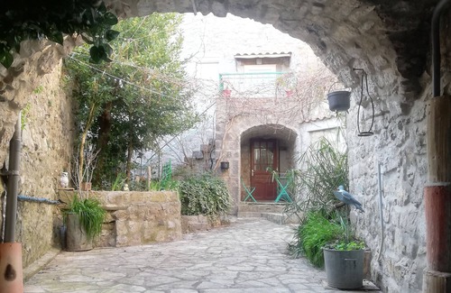 Lussas Apartment | Apartment in typical Ardèche stone house