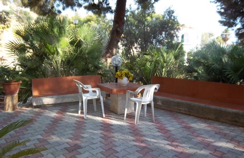 San Giorgio Apartment | Apartment in villa Bianca with 1 bedroom very close to the sea.