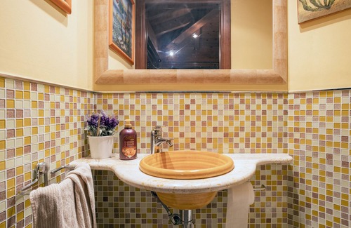 Palermo Villa | Apartment 'In Villa Con Piscina 2' with Shared Pool, Wi-Fi and Air Conditioning