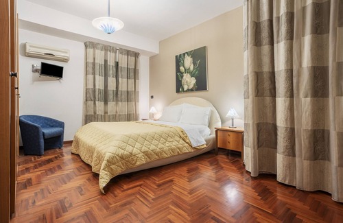Palermo Villa | Apartment 'In Villa Con Piscina 2' with Shared Pool, Wi-Fi and Air Conditioning