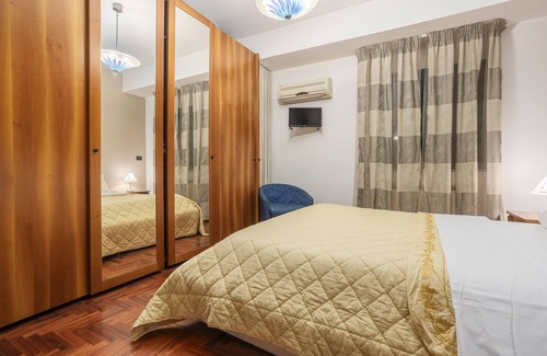 Palermo Villa | Apartment 'In Villa Con Piscina 2' with Shared Pool, Wi-Fi and Air Conditioning