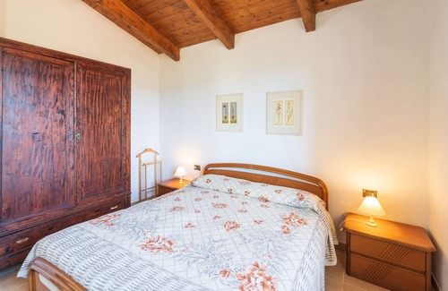 Perfugas House | Apartment in Villa “Immersa Nella Natura” with Views, Private Terrace, Shared Pool & Wi-Fi
