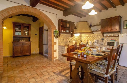 Poggiarello Villa | Apartment in villa with pool, WIFI, TV, terrace, pets allowed, parking, close to San Gimignano