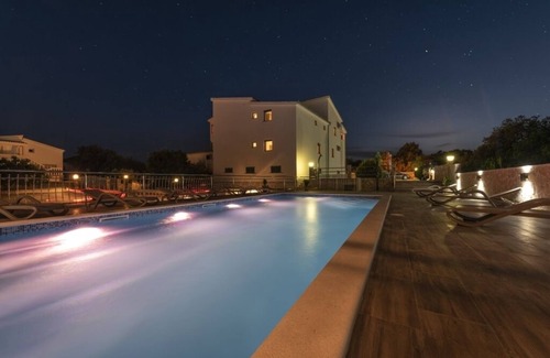 Vinisce Apartment | Apartment in Vinišće with Balcony, Air condition, WIFI, Washing machine (4753-2)