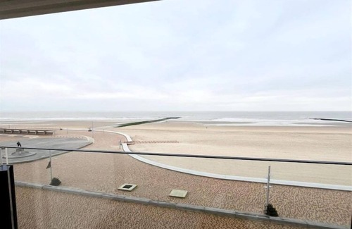Wenduine Apartment | Apartment in Wenduine with Stunning Sea Views
