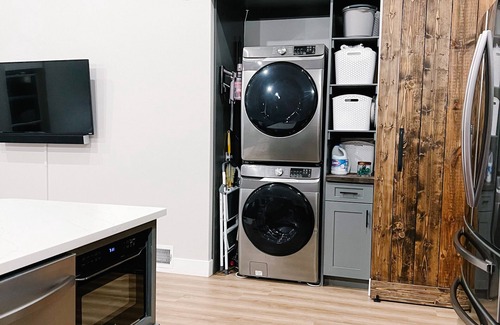 Washington Park West Apartment | Apartment in West Wash Park! Close to light rail, downtown, dining & shopping.