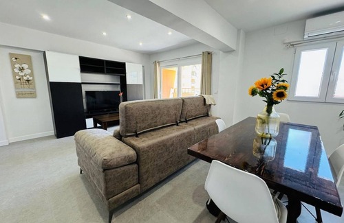 Cruz de Humilladero Apartment | Apartment 'Increíble Piso Cerca Centro' with Private Terrace, Wi-Fi and Air Conditioning