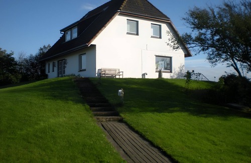 Pellworm Apartment | Apartment 'Inselpanorama' with Shared Terrace, Private Garden and Wi-Fi