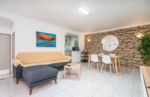 Vale de Centianes Apartment | Apartment 'Isabel' with Mountain View, Private Terrace and Wi-Fi