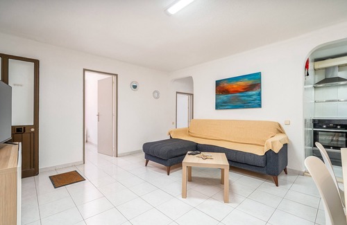 Vale de Centianes Apartment | Apartment 'Isabel' with Mountain View, Private Terrace and Wi-Fi